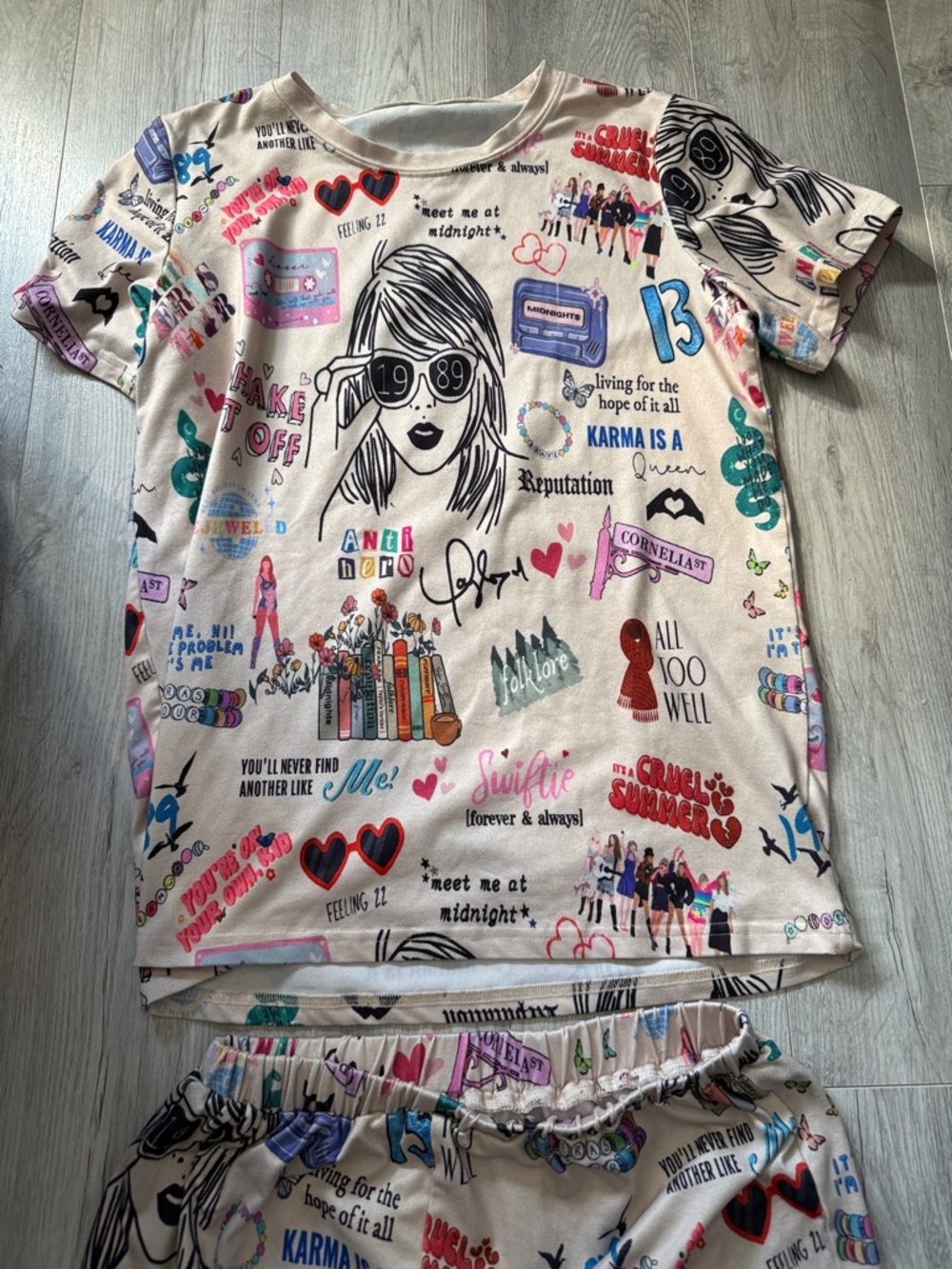 Taylor Swift  two piece pyjama set size XS - Picture 2 of 4